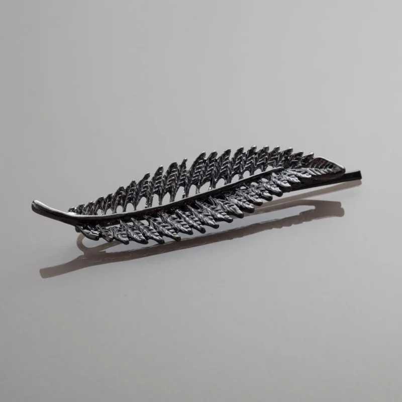Невидимка Feuille sculptée у темному металі Le métal